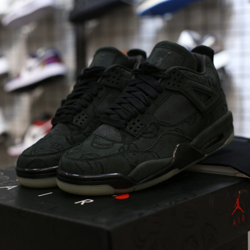 (BEST) Air Jordan 4 Retro 'KAWS BLACK'