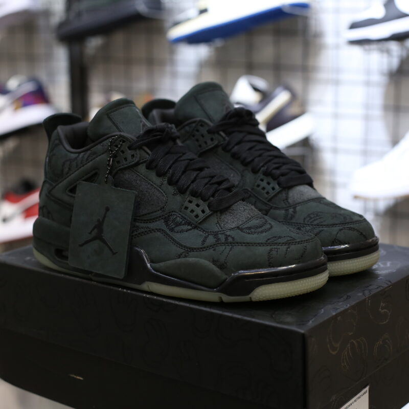 (BEST) Air Jordan 4 Retro 'KAWS BLACK'