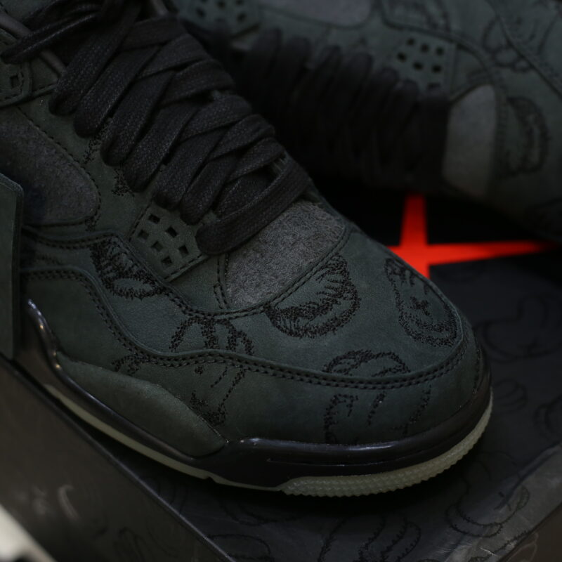 (BEST) Air Jordan 4 Retro 'KAWS BLACK'