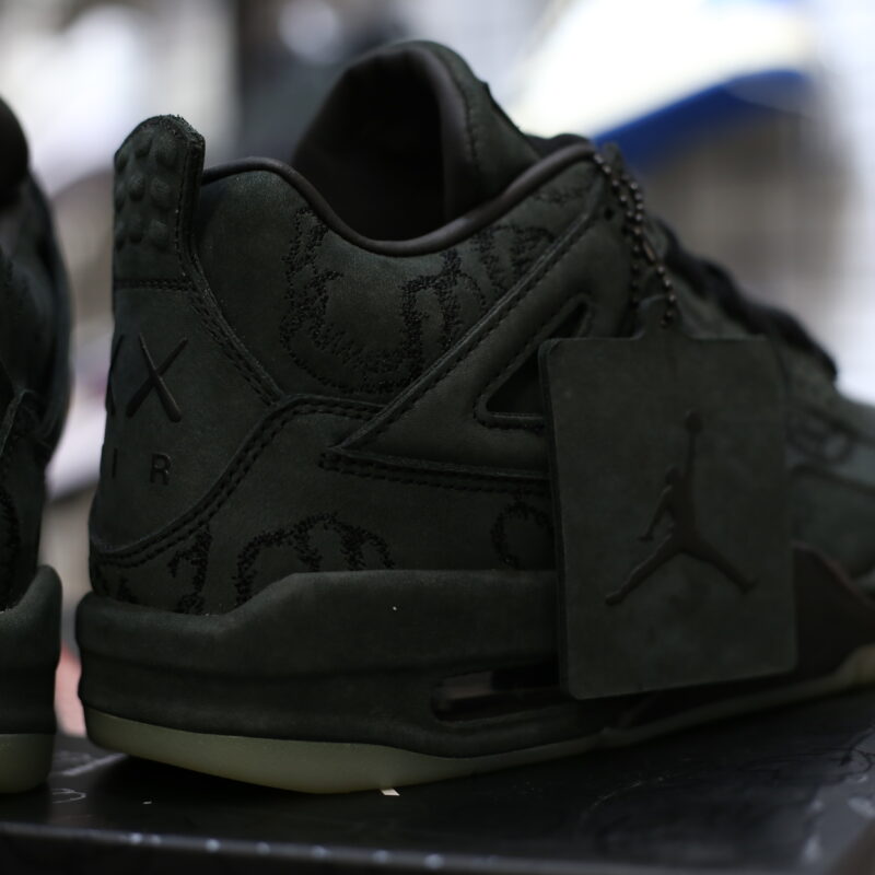 (BEST) Air Jordan 4 Retro 'KAWS BLACK'
