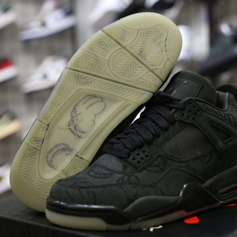 (BEST) Air Jordan 4 Retro 'KAWS BLACK'