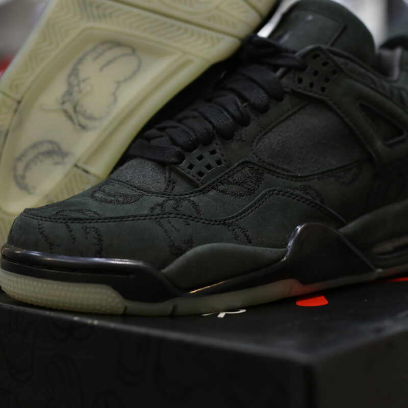 (BEST) Air Jordan 4 Retro 'KAWS BLACK'