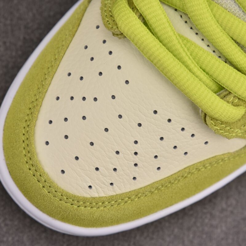 (BEST) Nike SB Dunk Low 'SOUR APPLE'