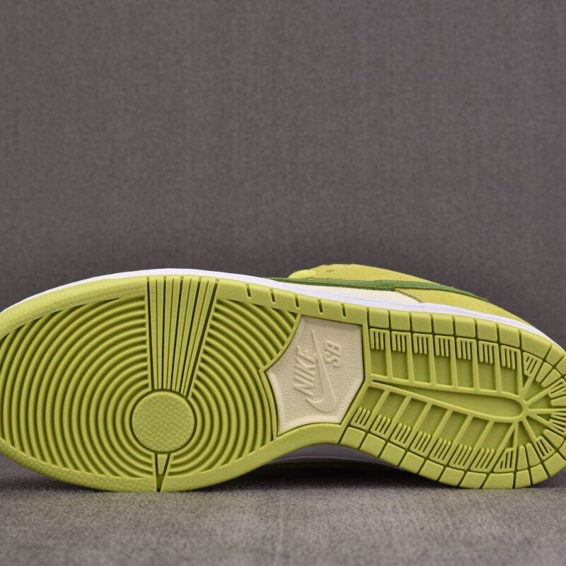 (BEST) Nike SB Dunk Low 'SOUR APPLE'