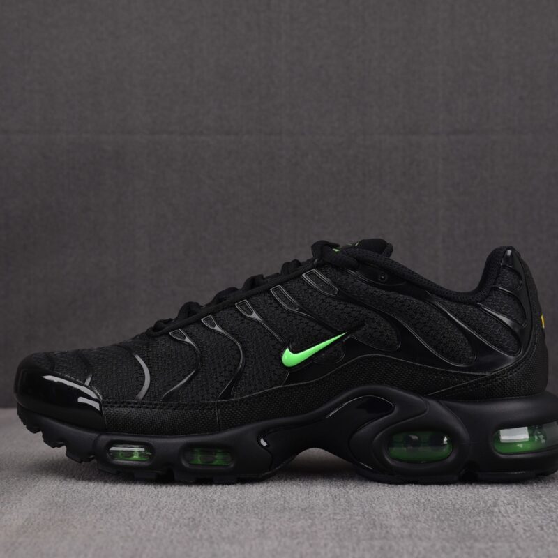 (BEST) Nike Air Max Plus 'BLACK GREEN STRIKE'