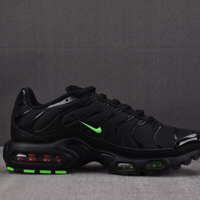 (BEST) Nike Air Max Plus 'BLACK GREEN STRIKE'