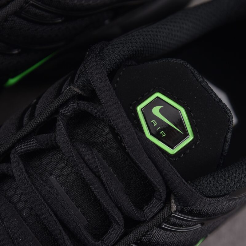 (BEST) Nike Air Max Plus 'BLACK GREEN STRIKE'