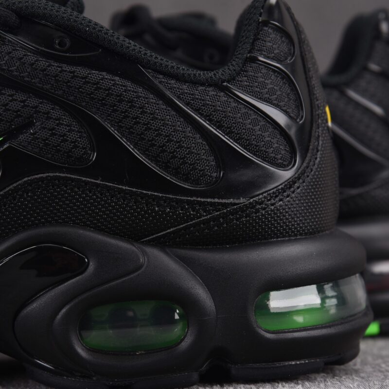 (BEST) Nike Air Max Plus 'BLACK GREEN STRIKE'