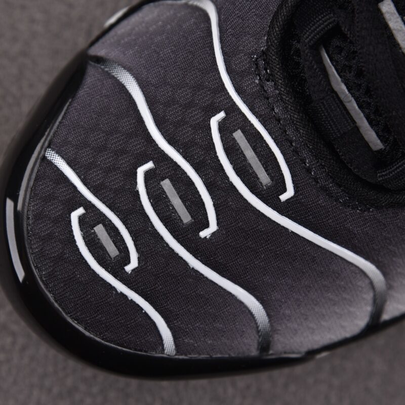 (BEST) Nike Air Max Plus 'BLACK METALLIC SILVER'