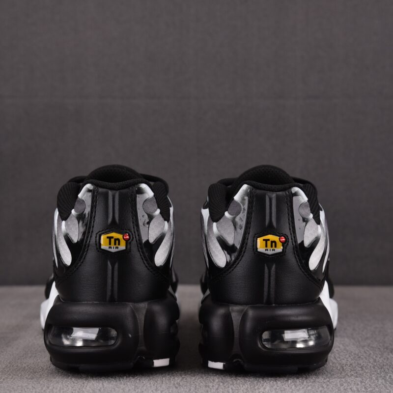 (BEST) Nike Air Max Plus 'BLACK METALLIC SILVER'