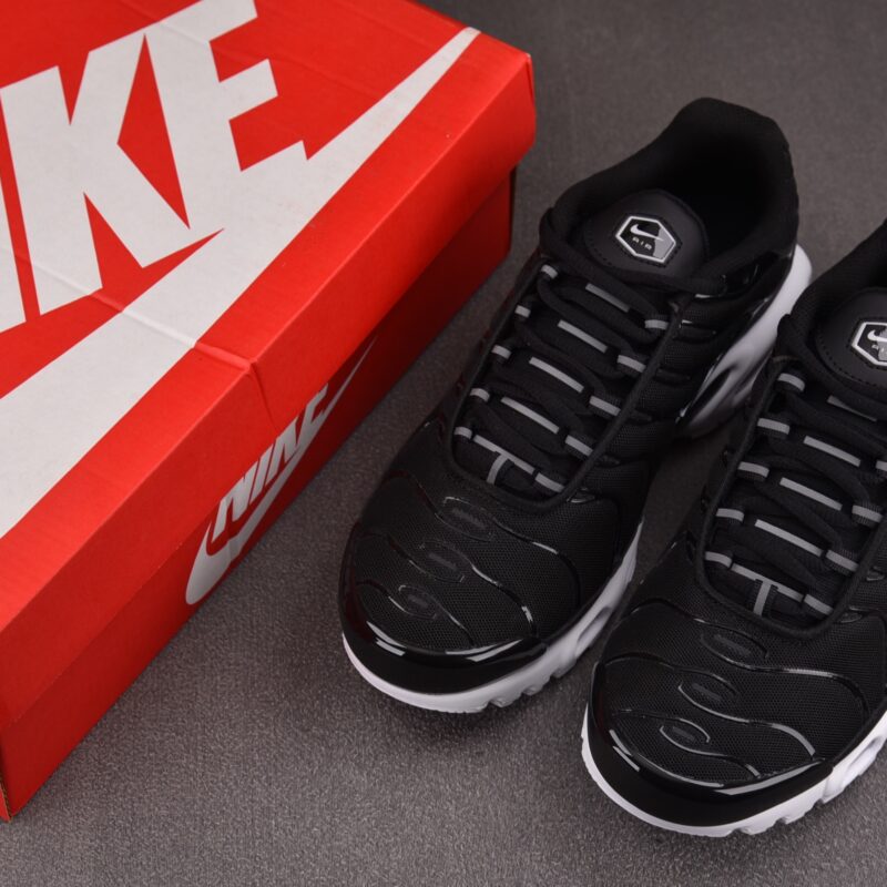 (BEST) Nike Air Max Plus 'BLACK WHITE'