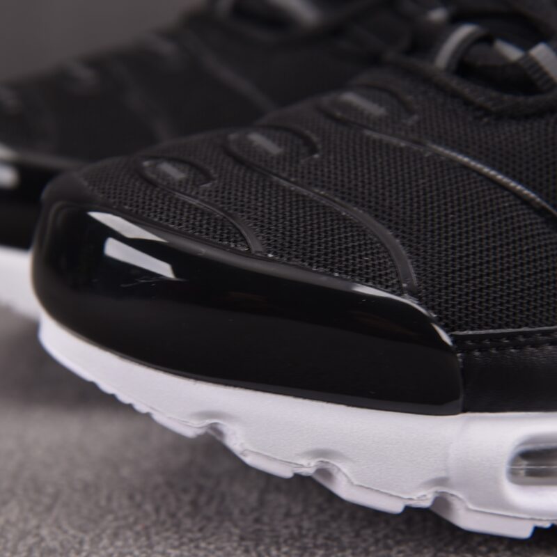 (BEST) Nike Air Max Plus 'BLACK WHITE'