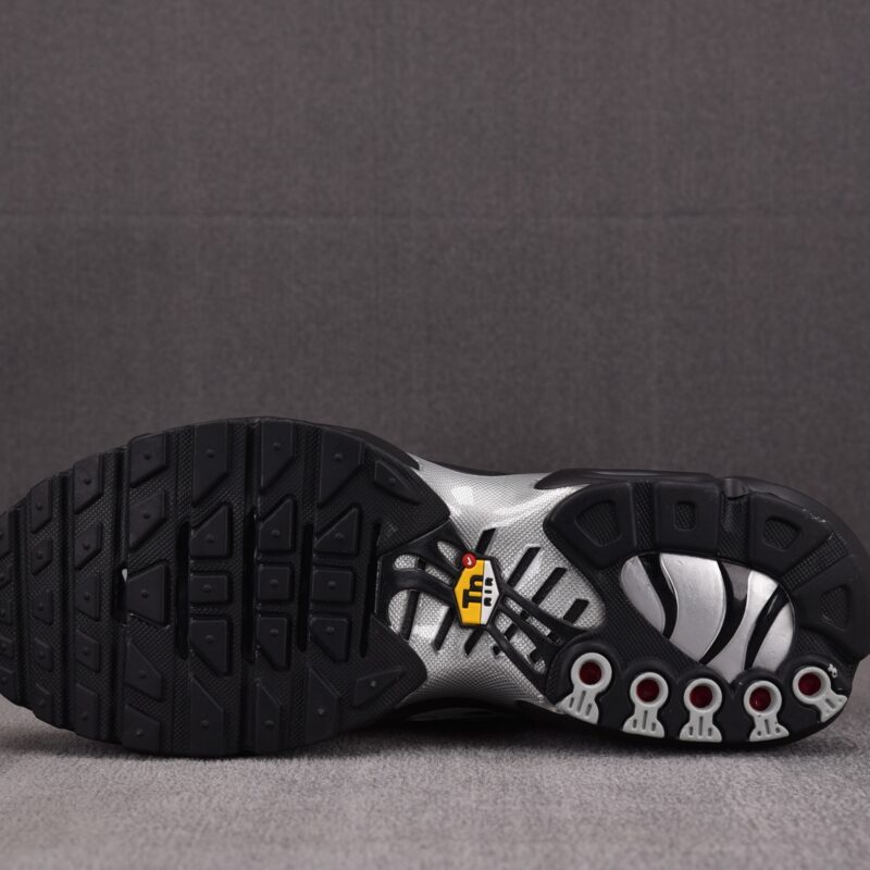 (BEST) Nike Air Max Plus Premium 'BLACK REFLECTIVE SILVER'