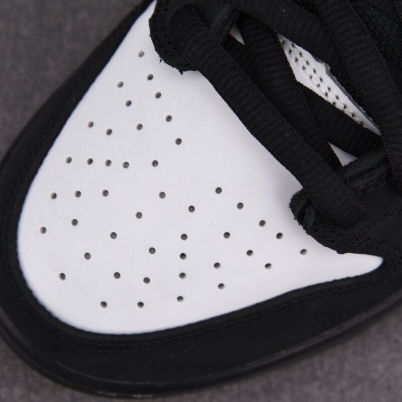 (BEST) Nike SB Dunk Low 'PANDA PIGEON'