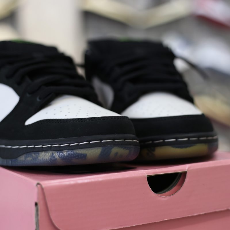 (BEST) Nike SB Dunk Low 'PANDA PIGEON'