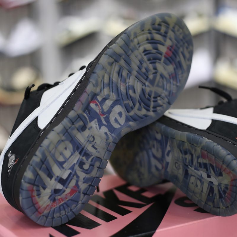 (BEST) Nike SB Dunk Low 'PANDA PIGEON'