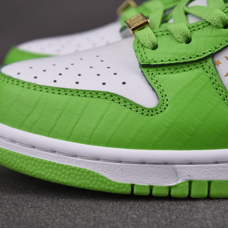 (BEST) Nike Supreme Dunk Low OG SB 'MEAN GREEN'