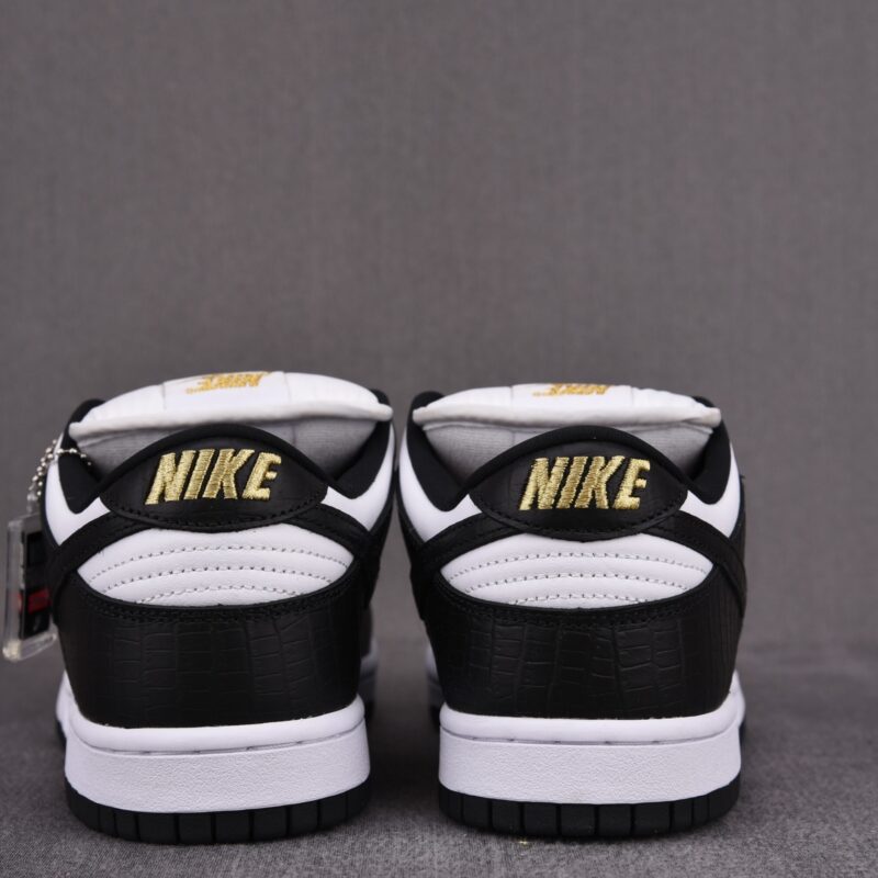 Nike SB Dunk Supreme OG QS 'BLACK'