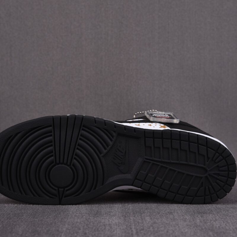 Nike SB Dunk Supreme OG QS 'BLACK'