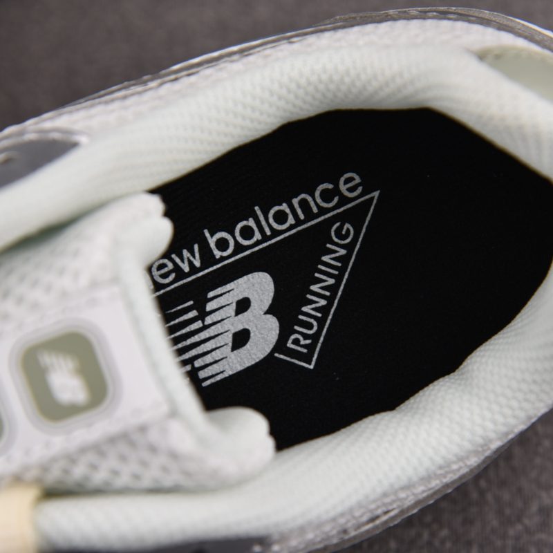(BEST) New Balance 204L Silver Metallic 'Sage Green'