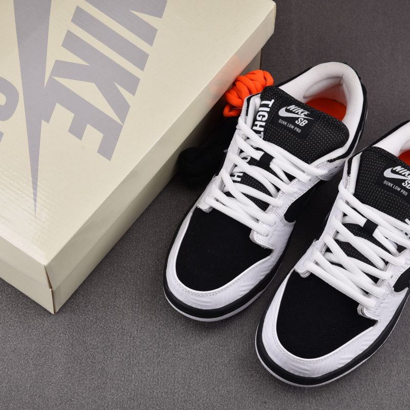 (BEST) Nike SB Dunk Low 'TIGHTBOOTH'