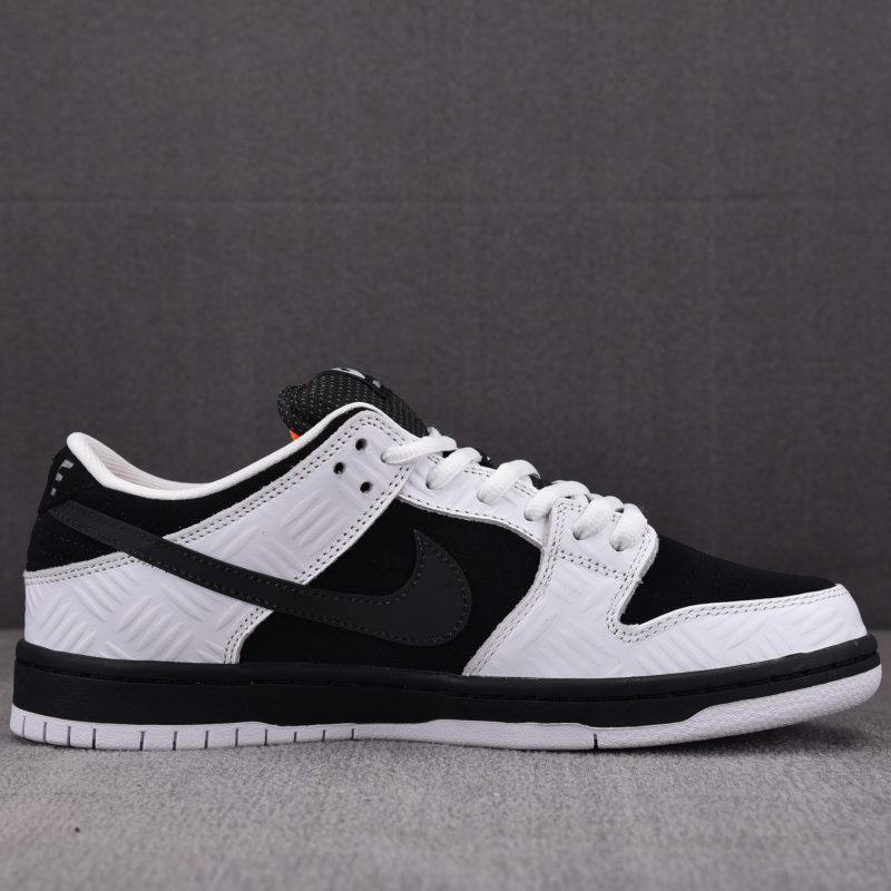 (BEST) Nike SB Dunk Low 'TIGHTBOOTH'