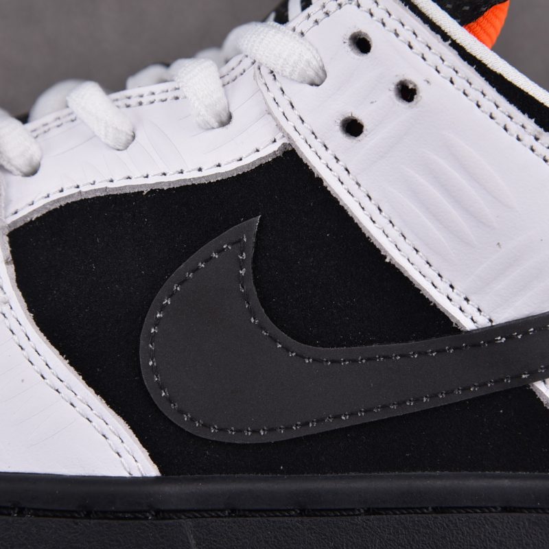 (BEST) Nike SB Dunk Low 'TIGHTBOOTH'