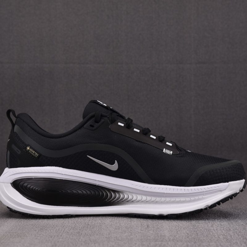 (BEST) Nike Vomero 18 Gore-Tex 'Black White Metallic Silver'