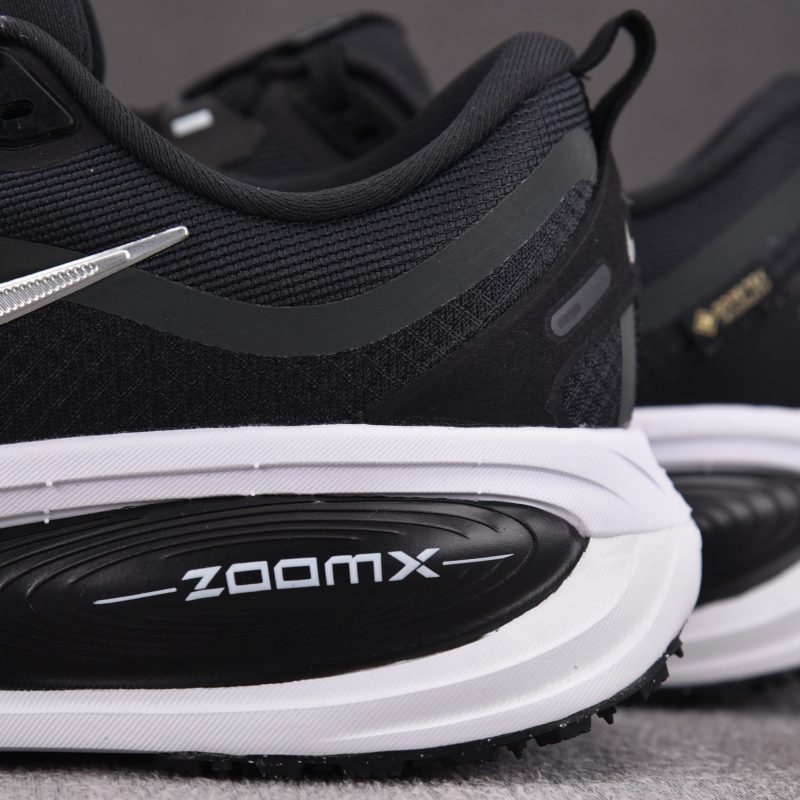 (BEST) Nike Vomero 18 Gore-Tex 'Black White Metallic Silver'