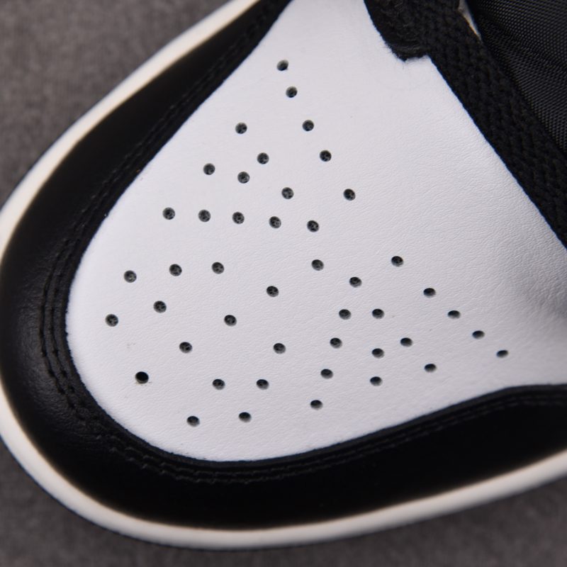 (BEST) Jordan 1 Mid 'Black Toe Starfish'