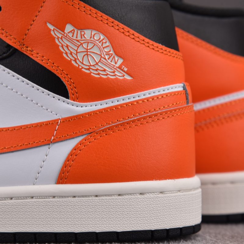 (BEST) Jordan 1 Mid 'Black Toe Starfish'