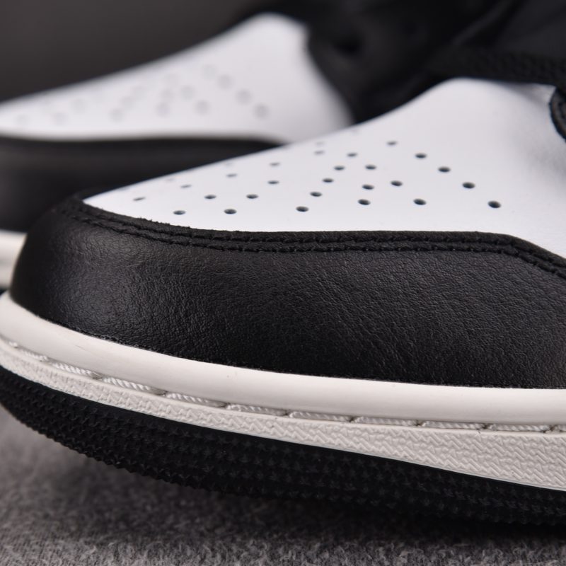 (BEST) Jordan 1 Mid 'Black Toe Starfish'