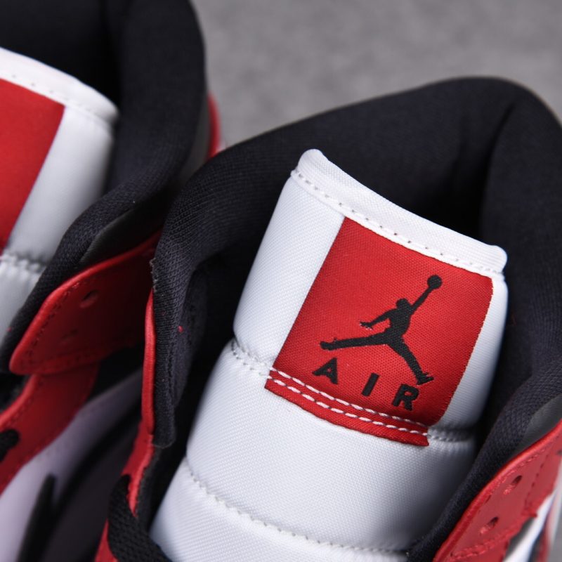 (BEST) Jordan 1 Mid 'Chicago Toe'