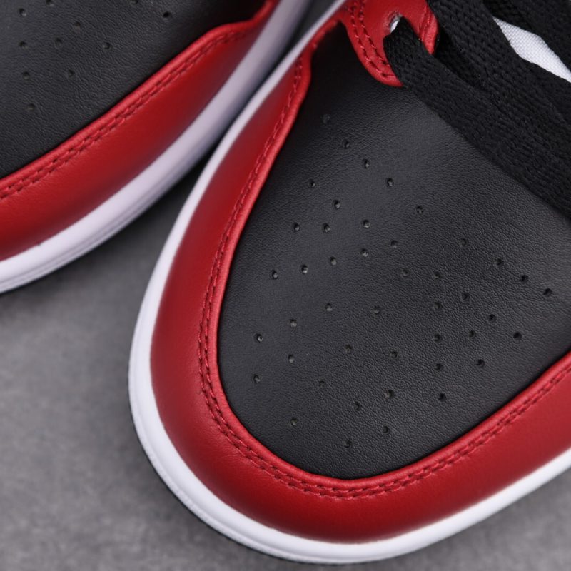 (BEST) Jordan 1 Mid 'Chicago Toe'