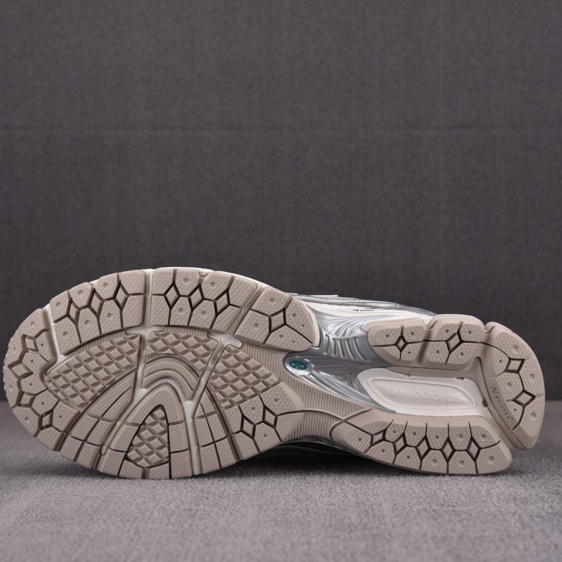 (BEST) New Balance 1906R 'Silver Metallic Sea Salt'