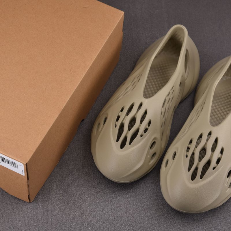 adidas Yeezy Foam RNNR MX 'Stone Salt'