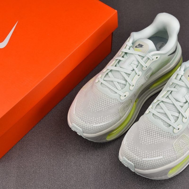 Vomero Premium 'Barely Volt'
